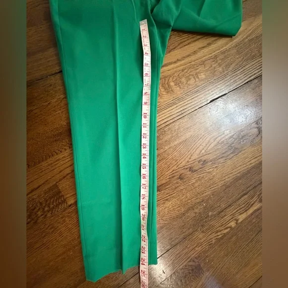 White House Black Market Kelly Green Cropped Pants - Picture 5 of 9